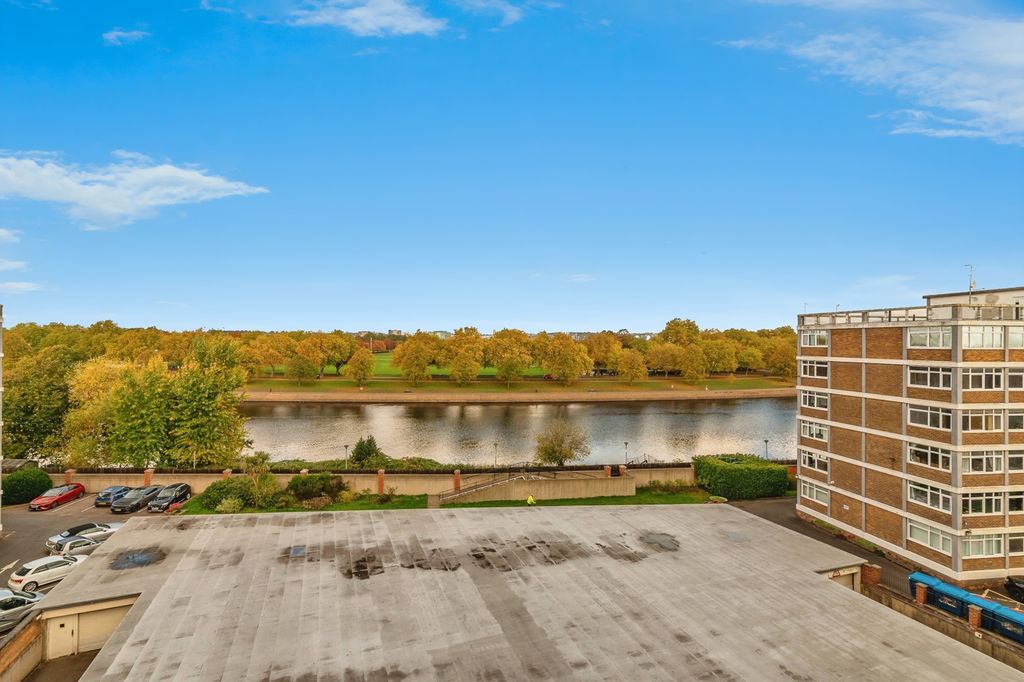 Property photo 2 of 17 Photo