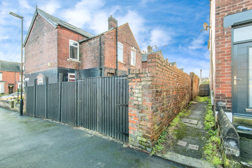 Property photo 2 of 14