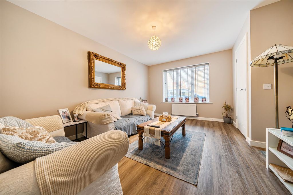 Property photo 2 of 14 1423184-9-69Aaeffdb9Eb0.Jpg