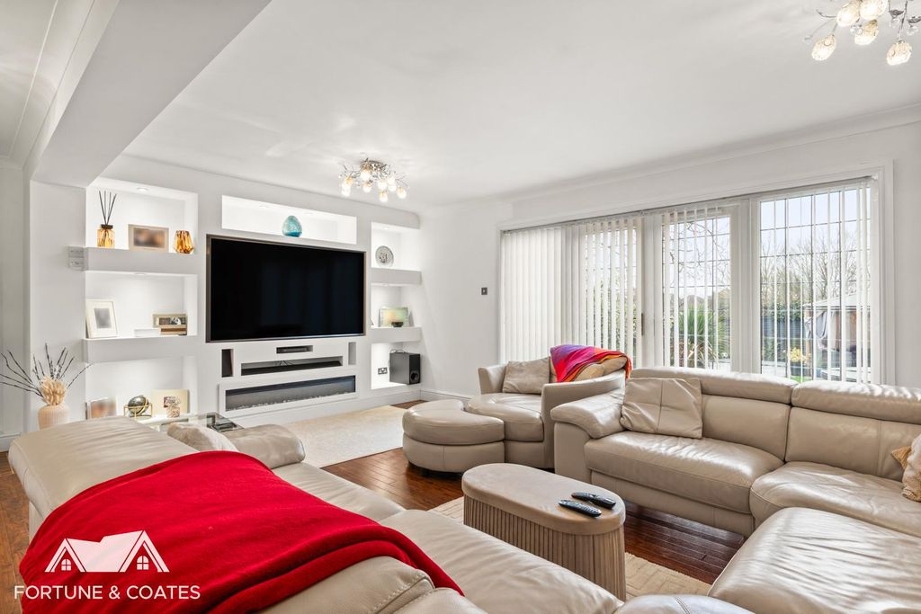 Property photo 2 of 33 Quendondrive_23.Jpg