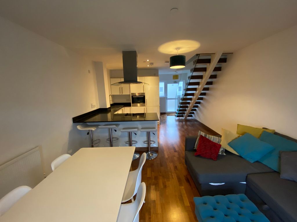 Property photo 2 of 8 Lounge Kitchen