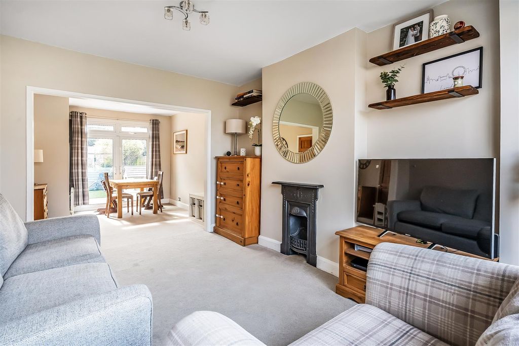 Property photo 2 of 26 51-Wallace-Crescent-16.Jpg