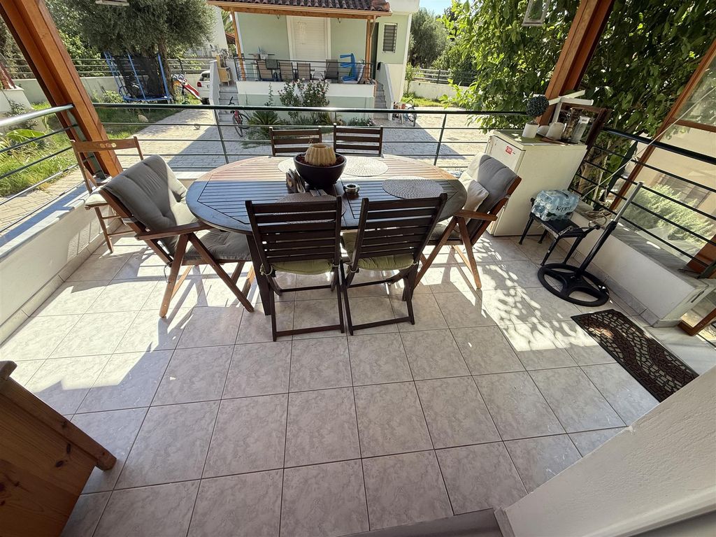 Property photo 2 of 23