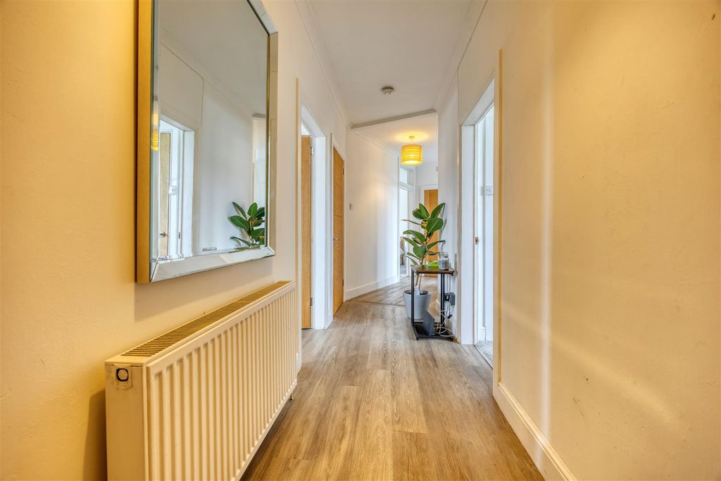 Property photo 2 of 19 2-2_145_Bearsden_Road_Glasgow_005.Jpeg