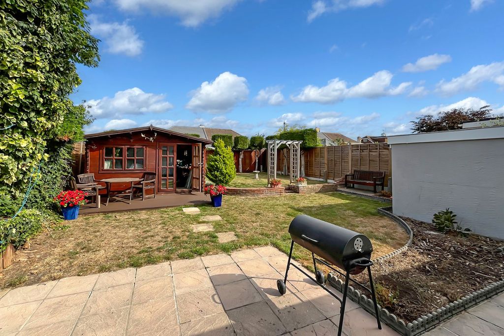 Property photo 2 of 16 Picture No. 12