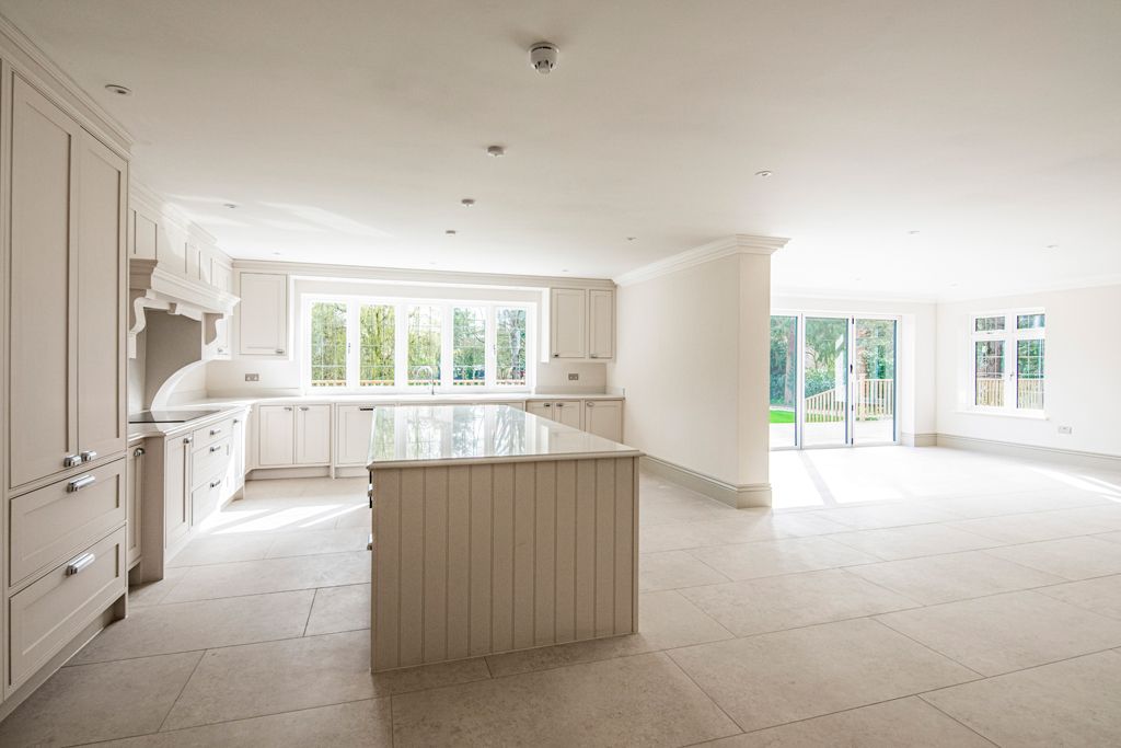 Property photo 2 of 35