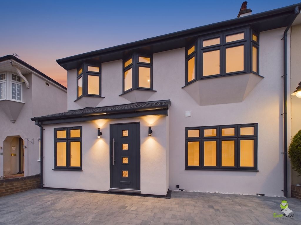 Property photo 1 of 18 Presented By Robert At Ewemove Bexleyheath And Da