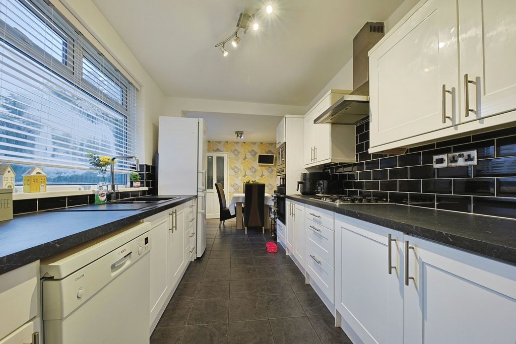 Property photo 3 of 15 4429798