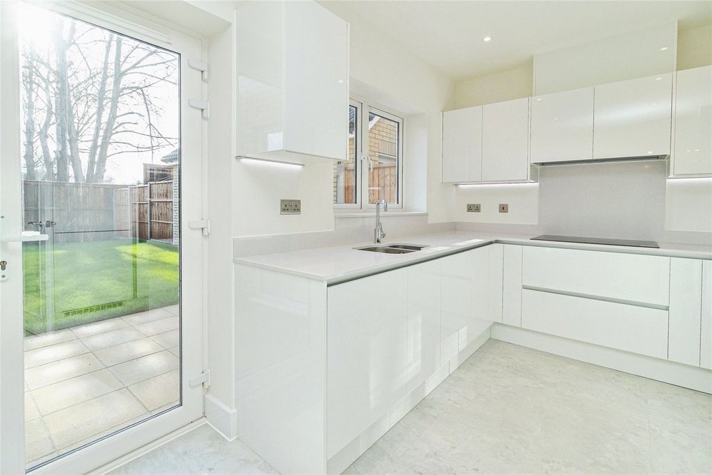 Property photo 2 of 30 Picture No. 24