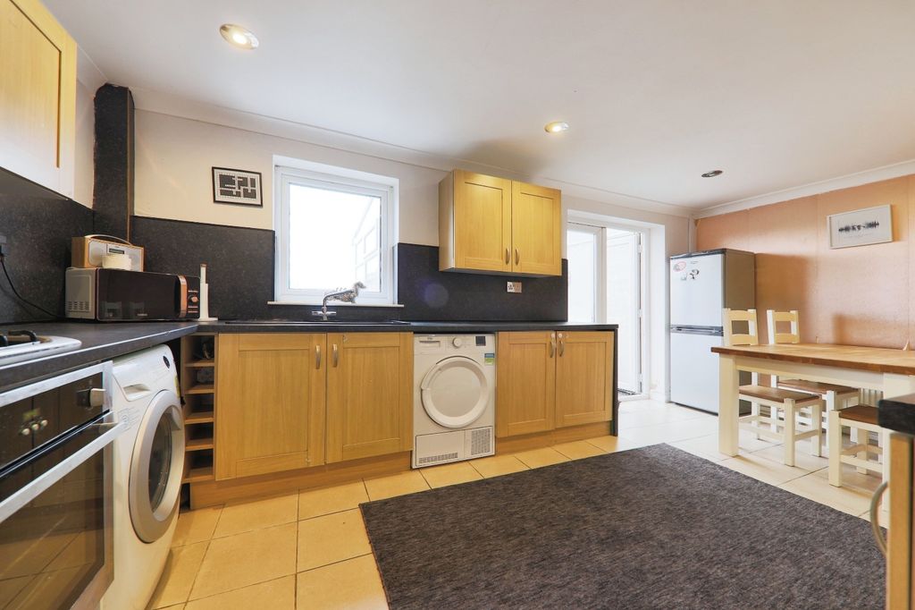 Property photo 2 of 12 3941998
