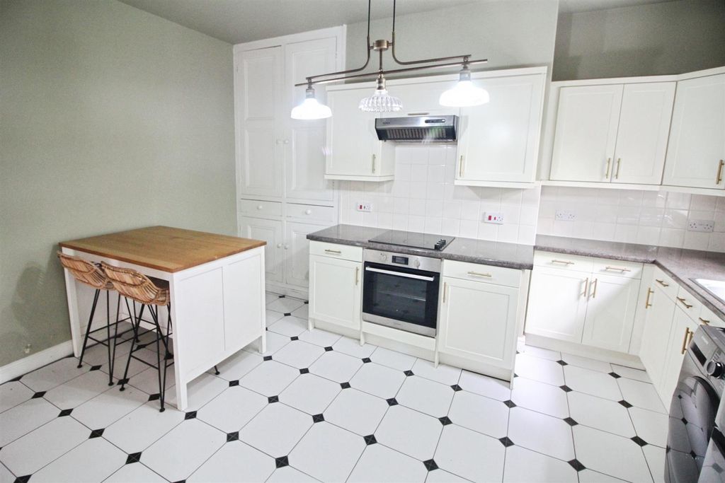 Property photo 3 of 15 Kitchen