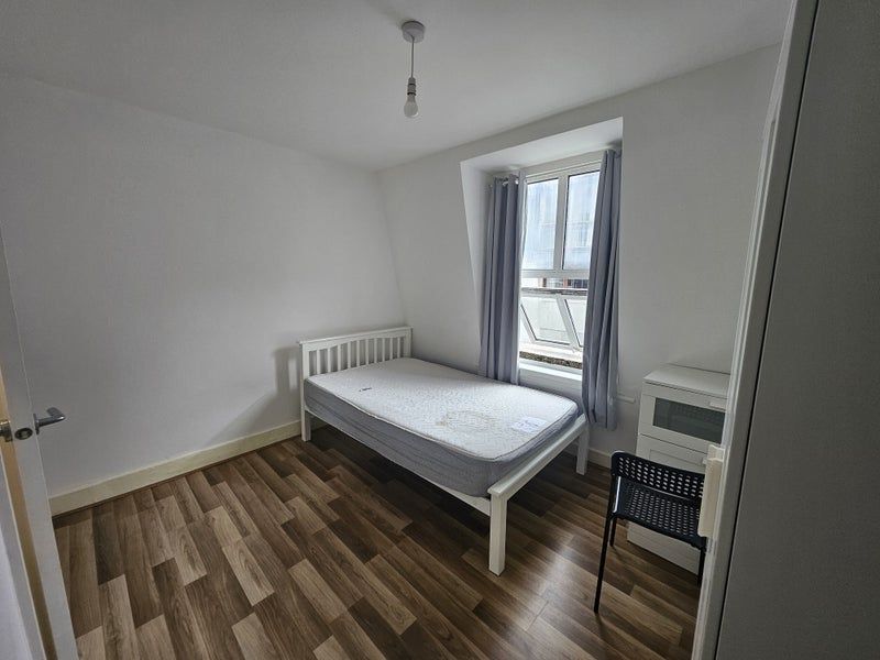 Property photo 3 of 6 Room