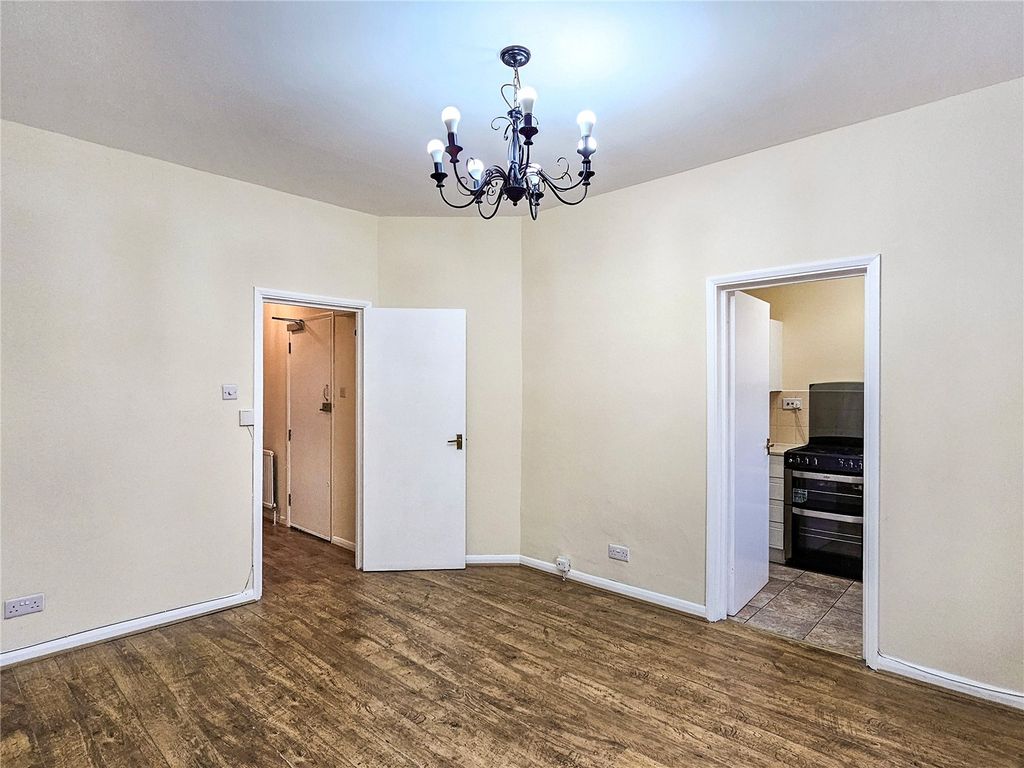 Property photo 3 of 11 Picture No. 14