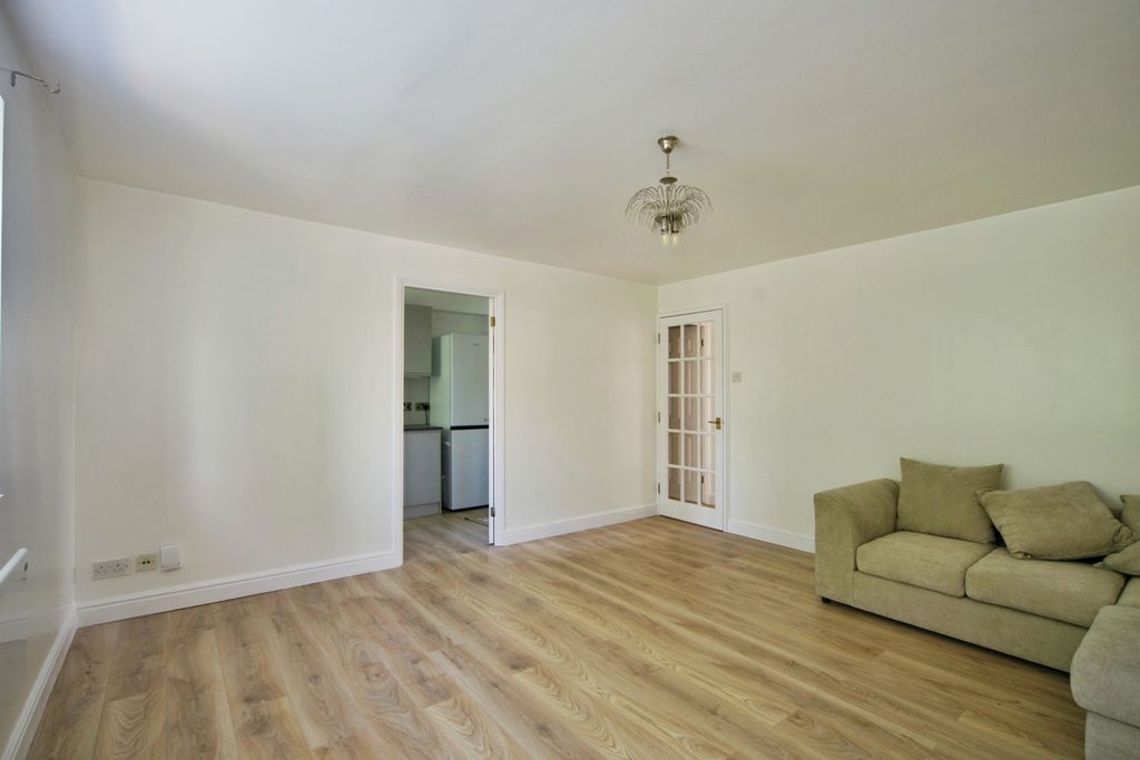 Property photo 3 of 10 Pbox-Img.Jpg
