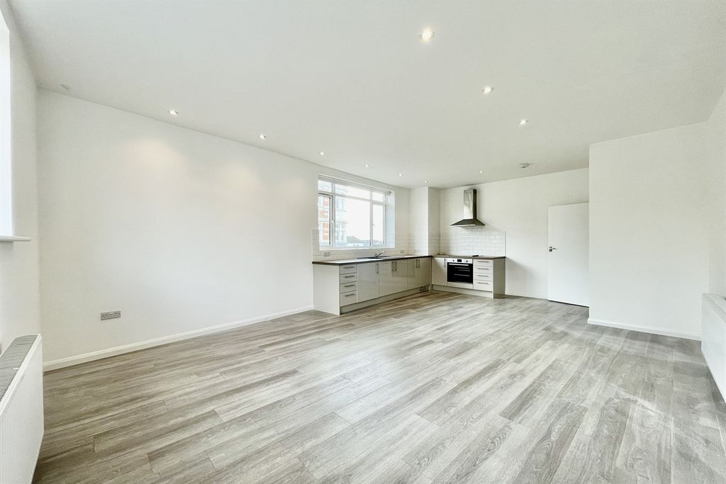 Property photo 1 of 9 (Main)