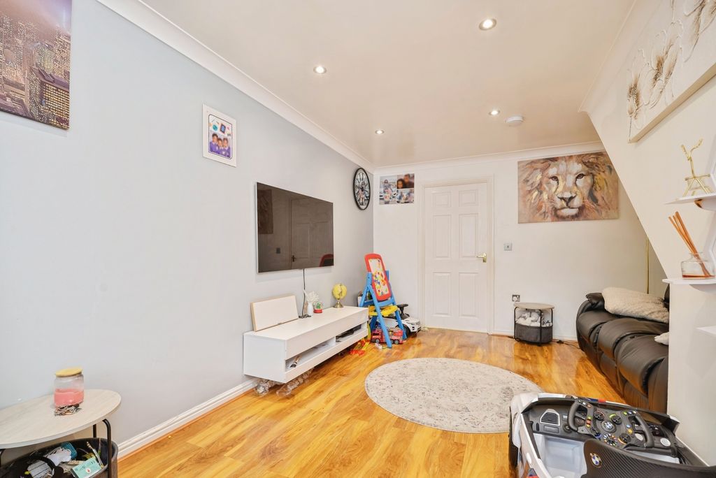 Property photo 3 of 17 Photo