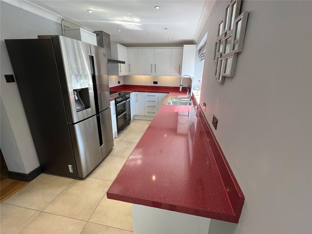 Property photo 3 of 18 Kitchen