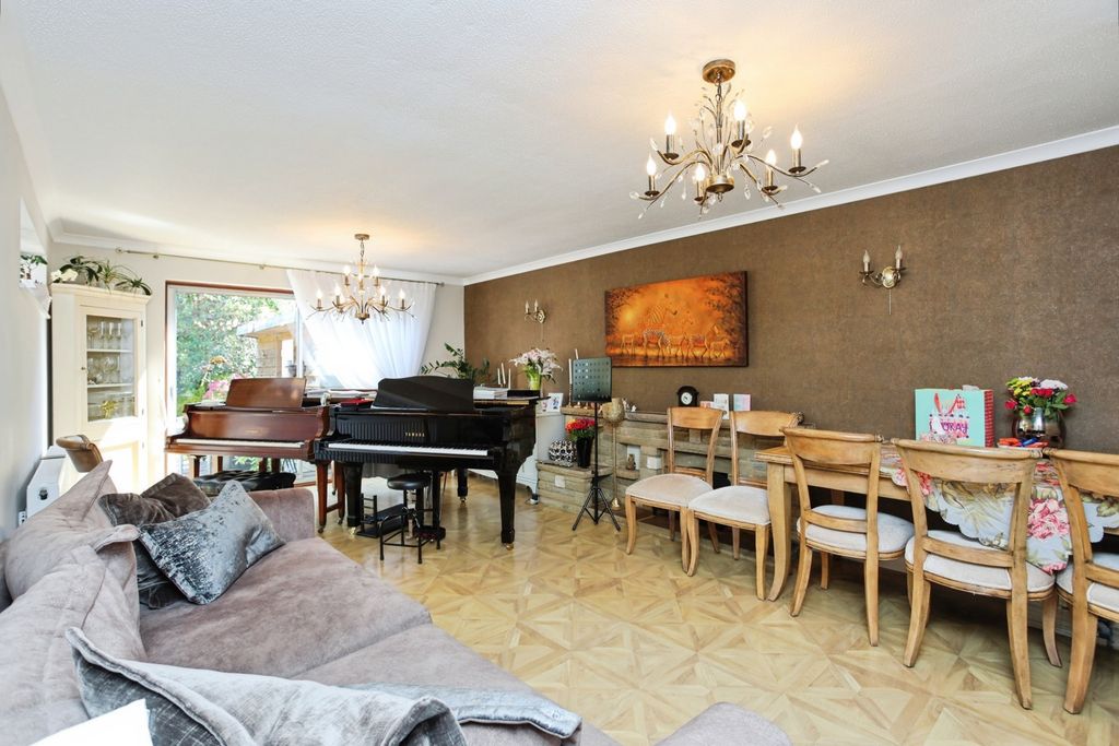 Property photo 2 of 16 Pbox-Img.Jpg