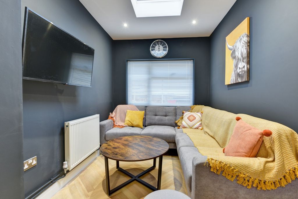 Property photo 3 of 38 Contemporary Cosy Living Room With An L-Shaped Sof...