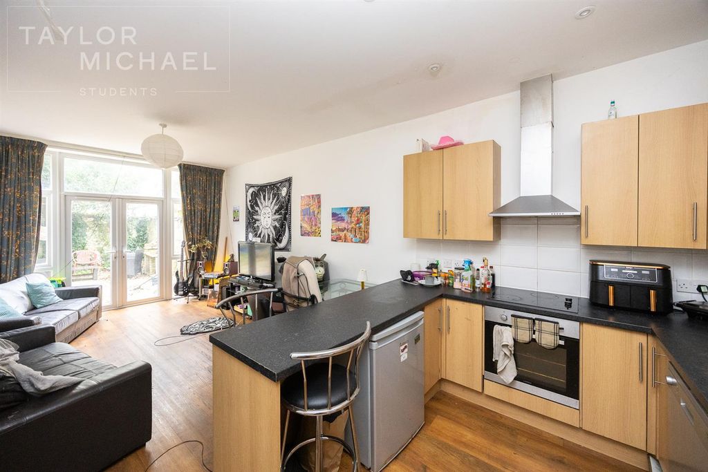 Property photo 2 of 13 Kitchen