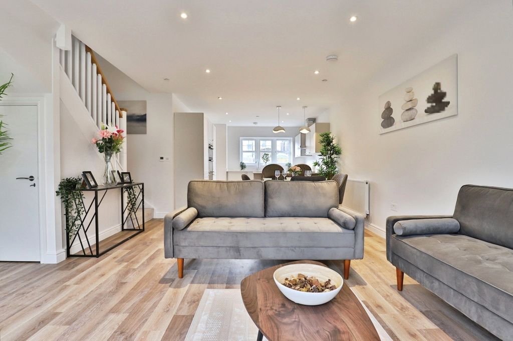 Property photo 2 of 11 Lounge/Diner