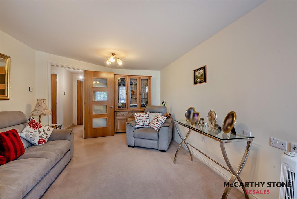 Property photo 3 of 32 8624044-Interior09-800.Jpg