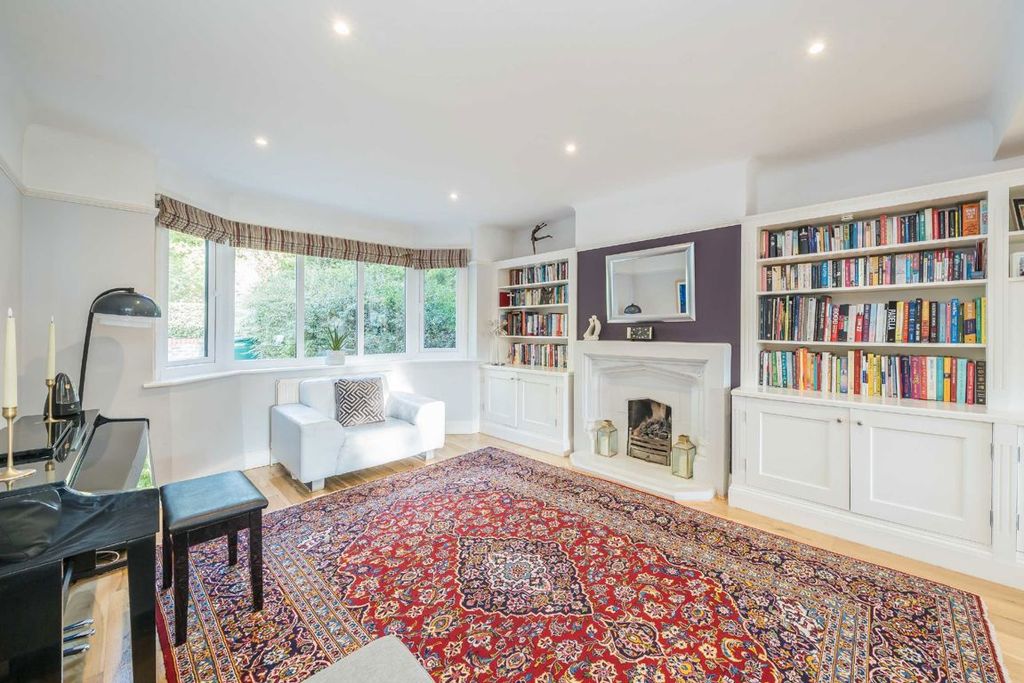 Property photo 2 of 9