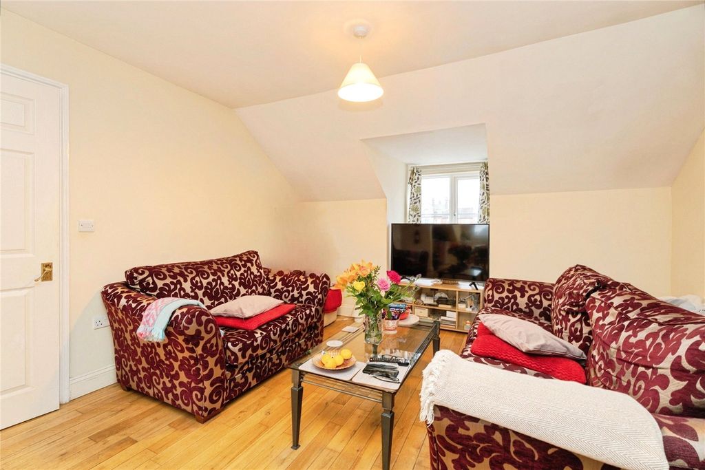 Property photo 2 of 8 Picture No. 21