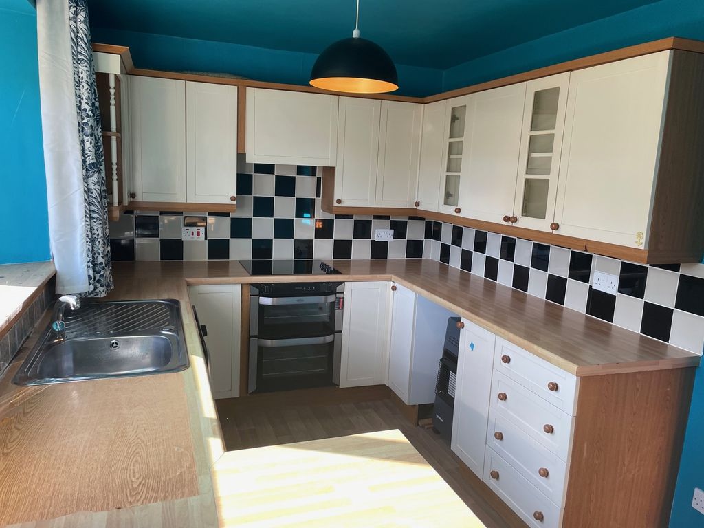 Property photo 2 of 21