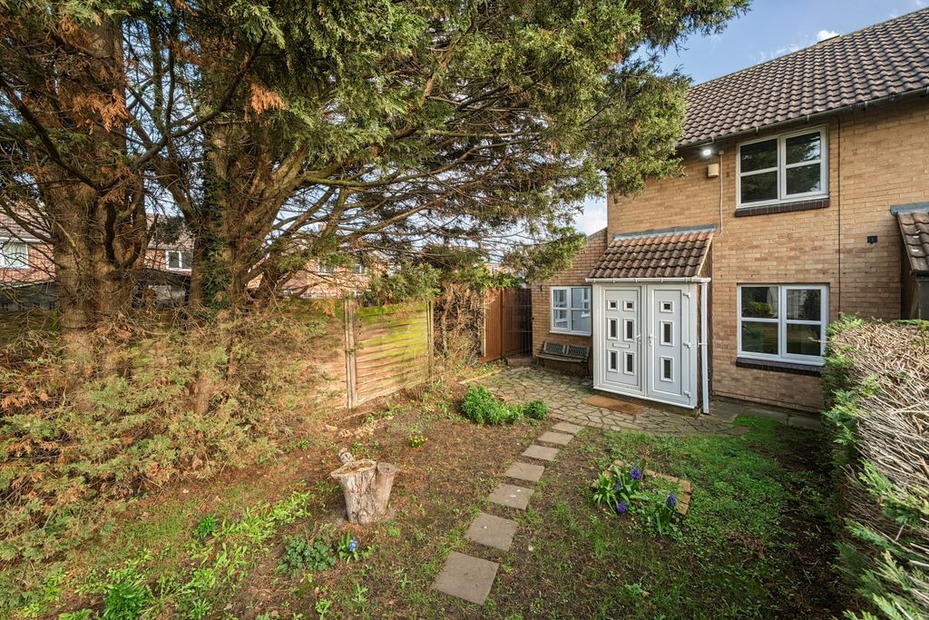 Property photo 1 of 13 Kelso Court Front