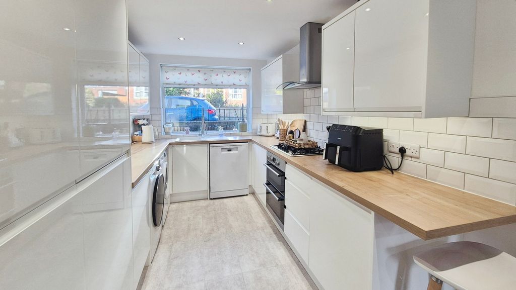 Property photo 3 of 24 Aa8E0E32-1000093681