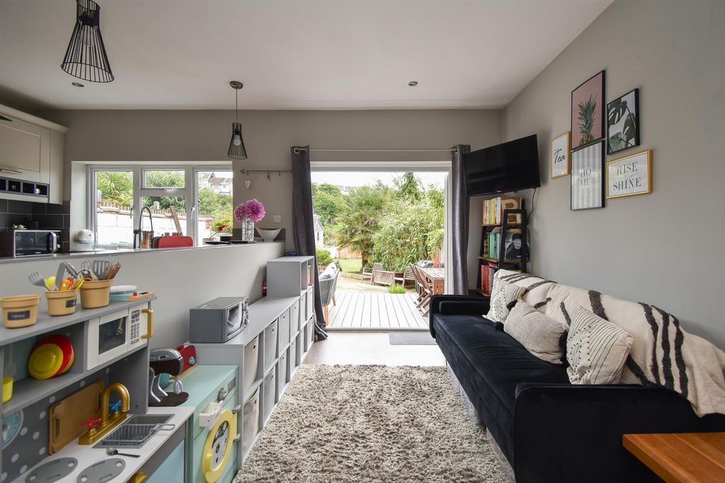 Property photo 3 of 19 Kitchen Diner