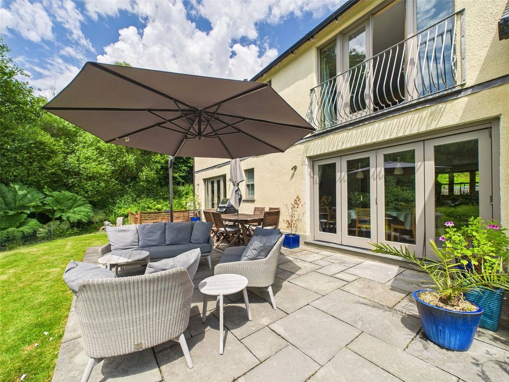 Property photo 2 of 18 Sun Terrace / Patio