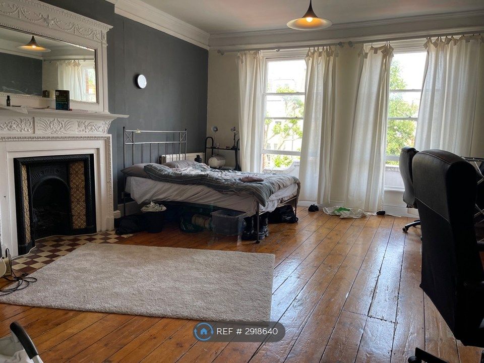 Property photo 2 of 23