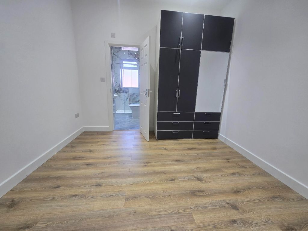 Property photo 3 of 15 4231482