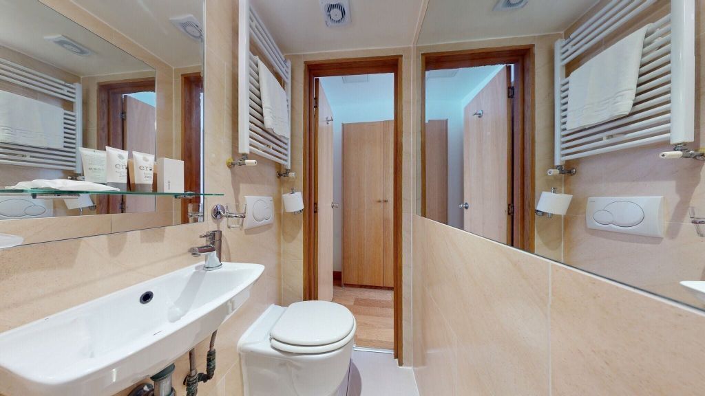 Property photo 3 of 4 Bathroom