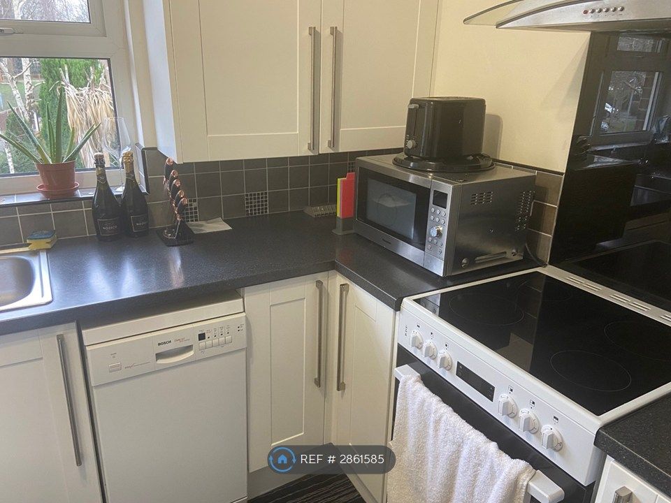 Property photo 3 of 10 Kitchen