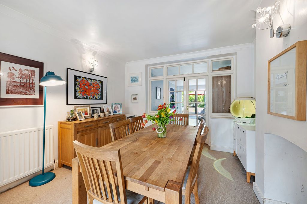 Property photo 3 of 40