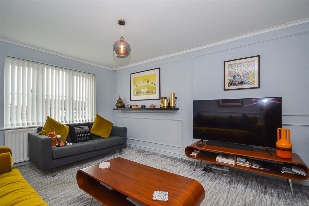 Property photo 3 of 14 Living Room