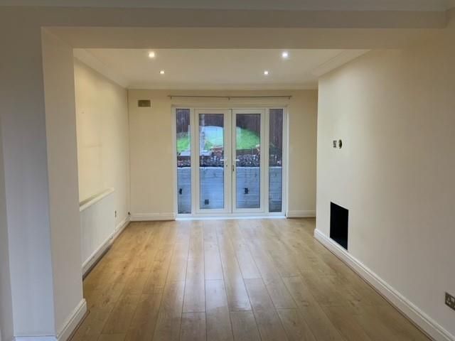 Property photo 3 of 6 Living Room