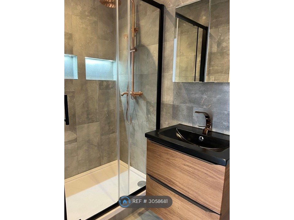 Property photo 3 of 15 Ensuite Off Of Master Bedroom