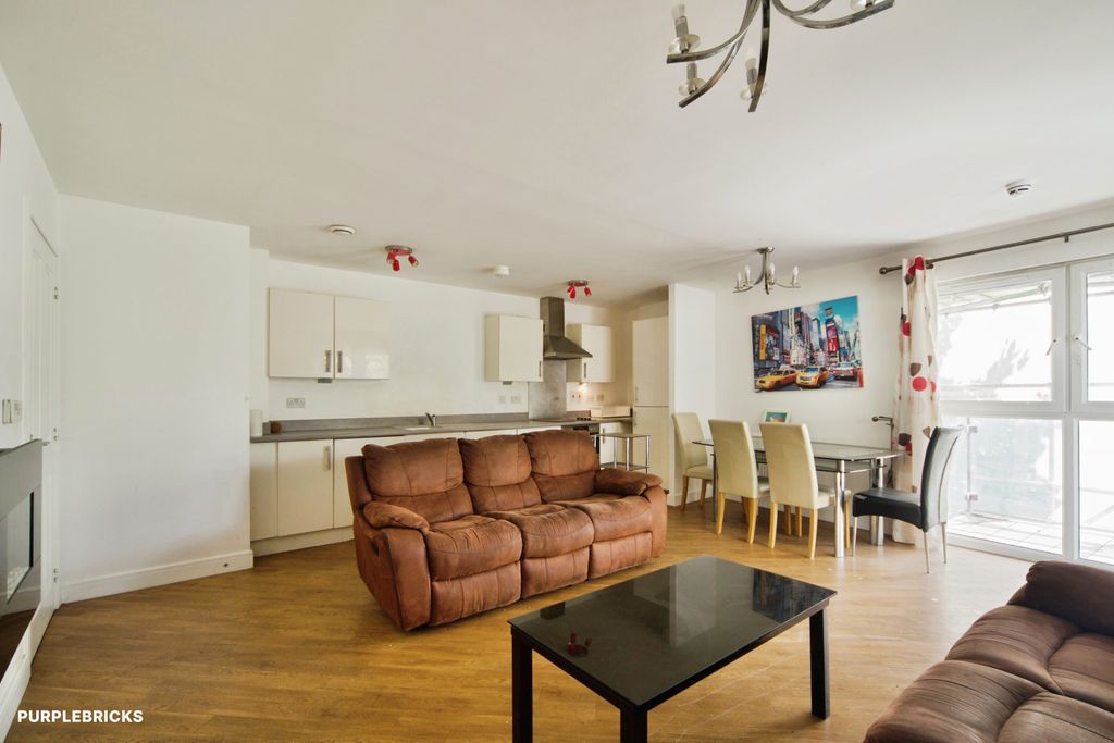 Property photo 2 of 18