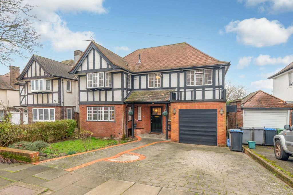 Property photo 2 of 27