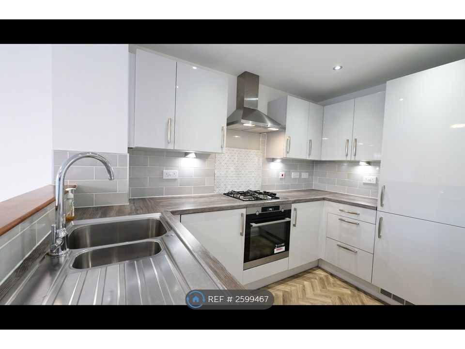 Property photo 3 of 35 Kitchen