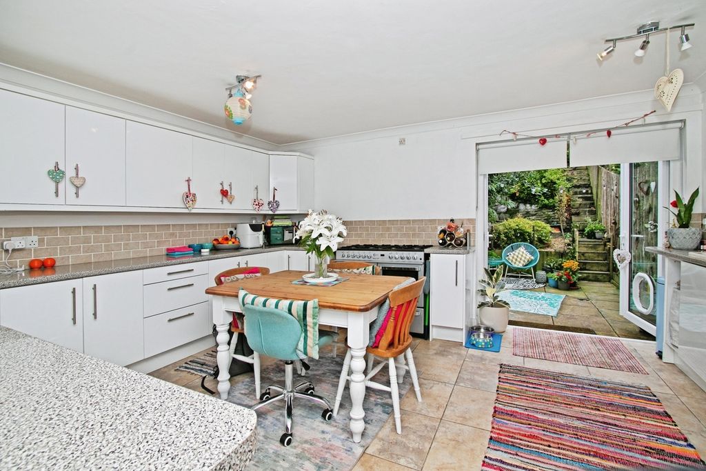 Property photo 2 of 13 Kitchen