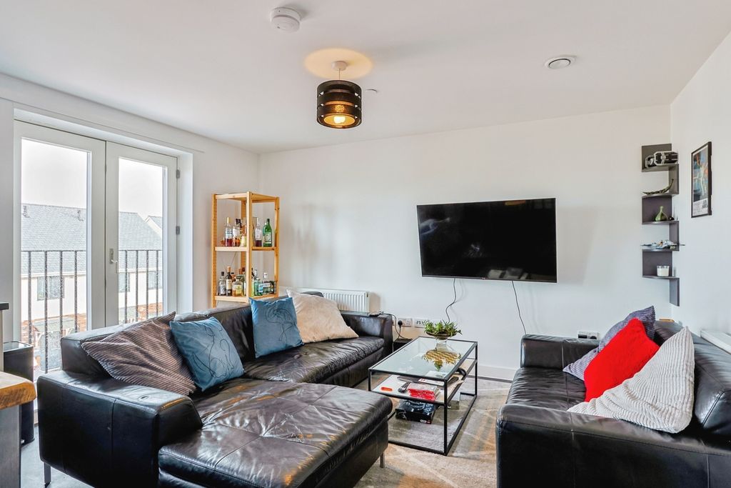 Property photo 2 of 14 Lounge