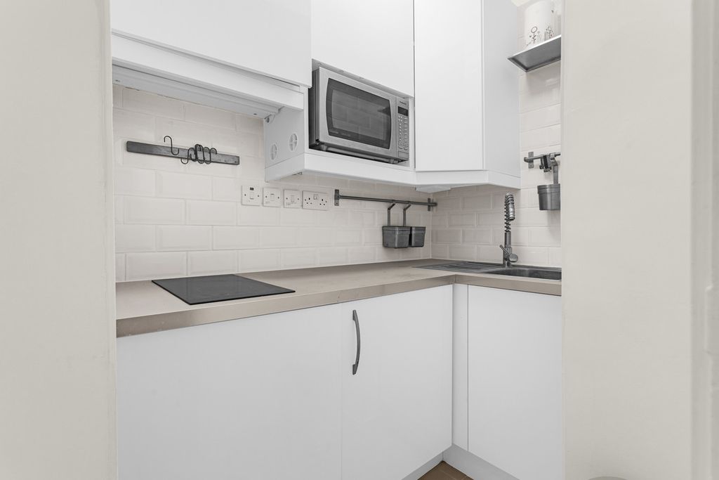 Property photo 3 of 25