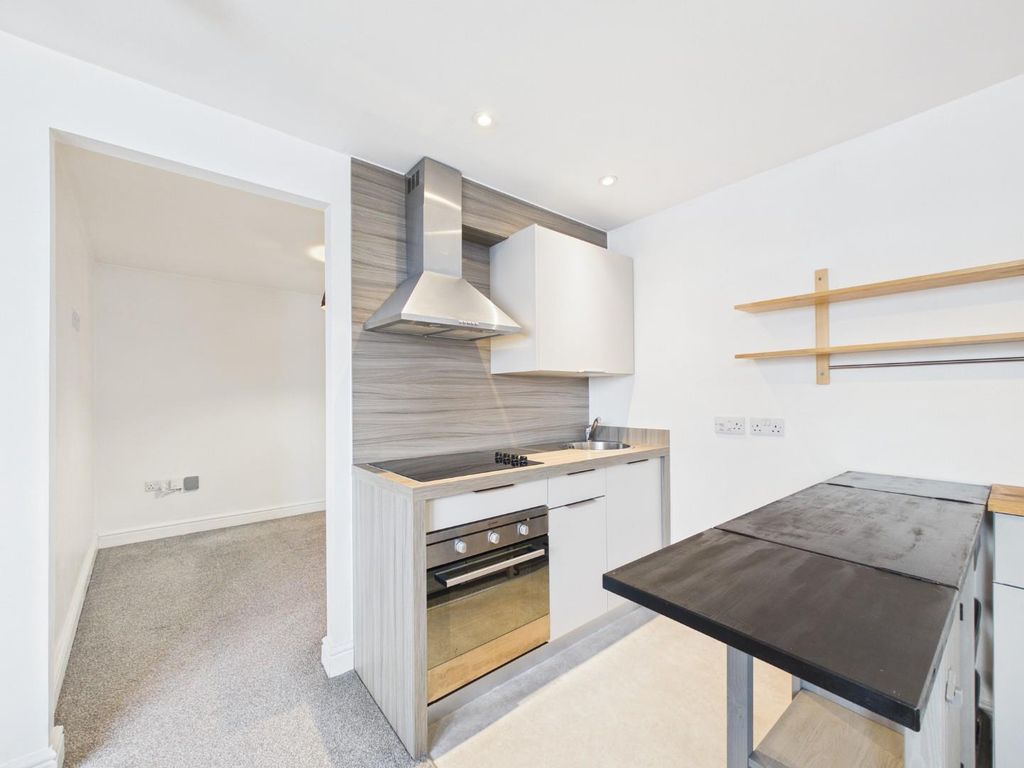 Property photo 3 of 14 Cam01530G0-Pr0381-Still006.Jpg