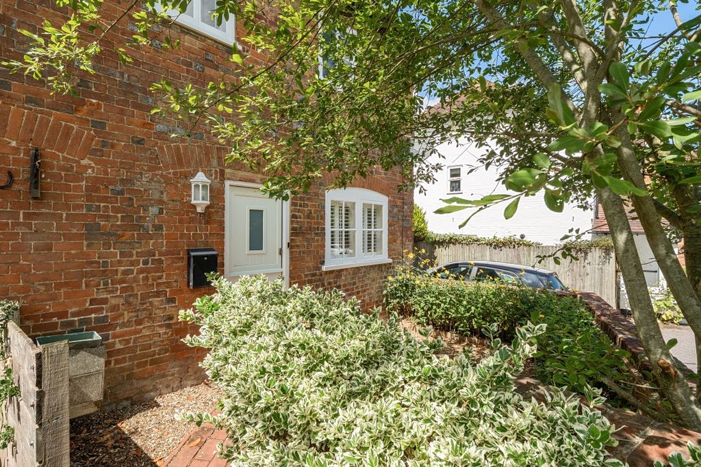 Property photo 2 of 11 1327395-8-687E1Fd...