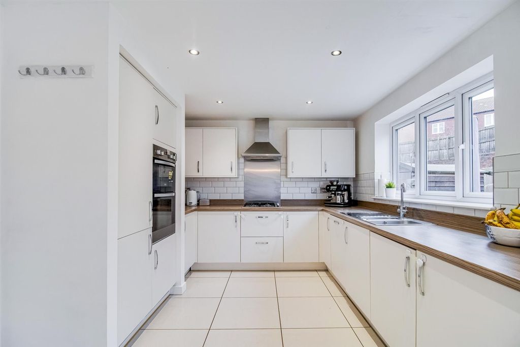Property photo 2 of 16 Kitchen/Diner